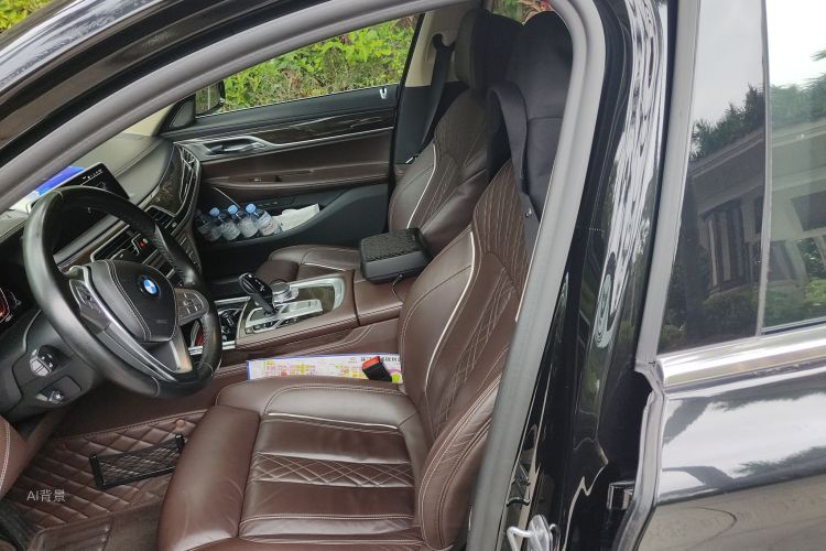 BMW 7 Series 2019 car image #17