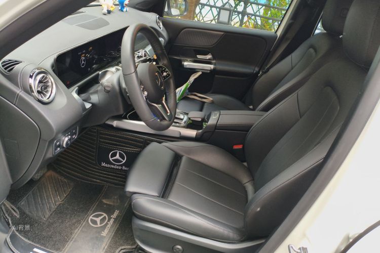 Mercedes-Benz GLB Class 2021 car image #17