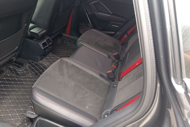 Audi Q3 2021 صورة سيارة #17