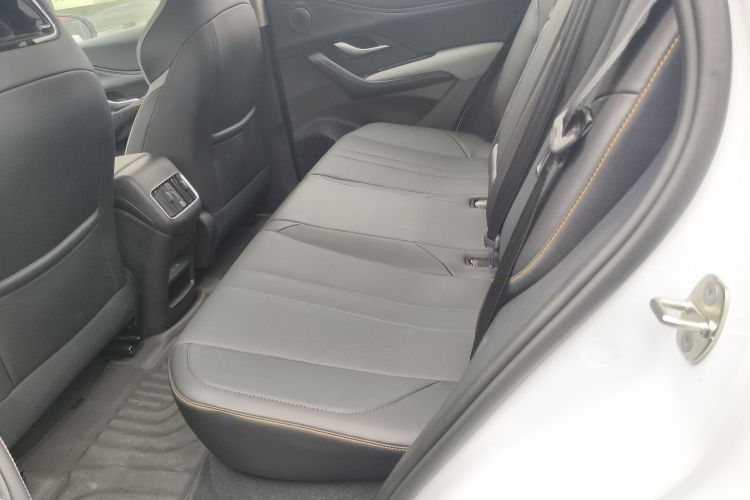 BYD Sea Lion 05 DM-i 2025 image de voiture #17