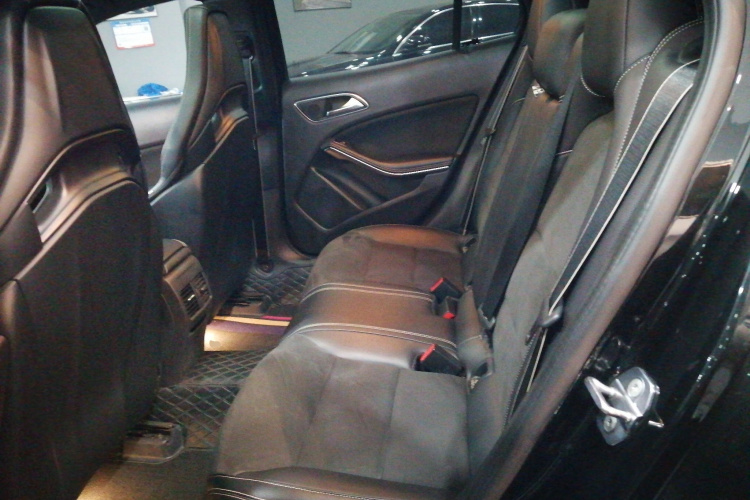 Mercedes-Benz GLA AMG 2018 car image #17