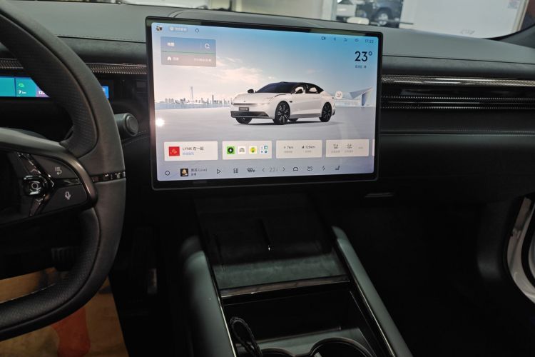 Lynk & Co 10 EM-P 2025 car image #17