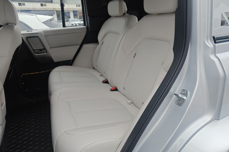 2025 car image #17