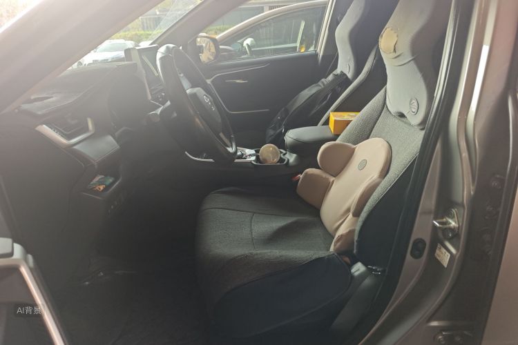 Toyota RAV4 2019 car image #17