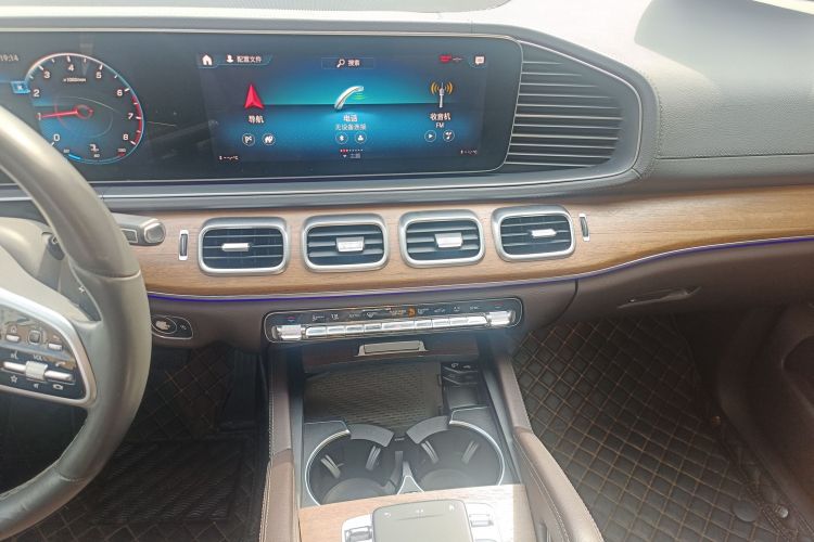 Mercedes-Benz GLE Class 2020 car image #17