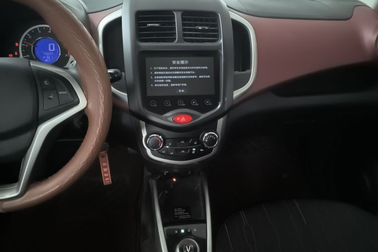 Changan BenBen 2015 изображение автомобиля #17