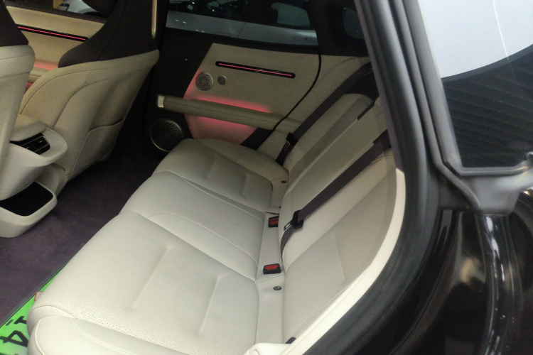 Avatr 06 2025 car image #17