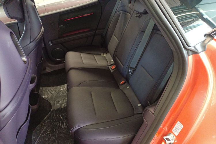 Avatr 06 2025 car image #17