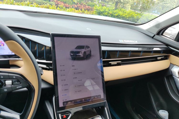GEELY Boyue L 2023 car image #17
