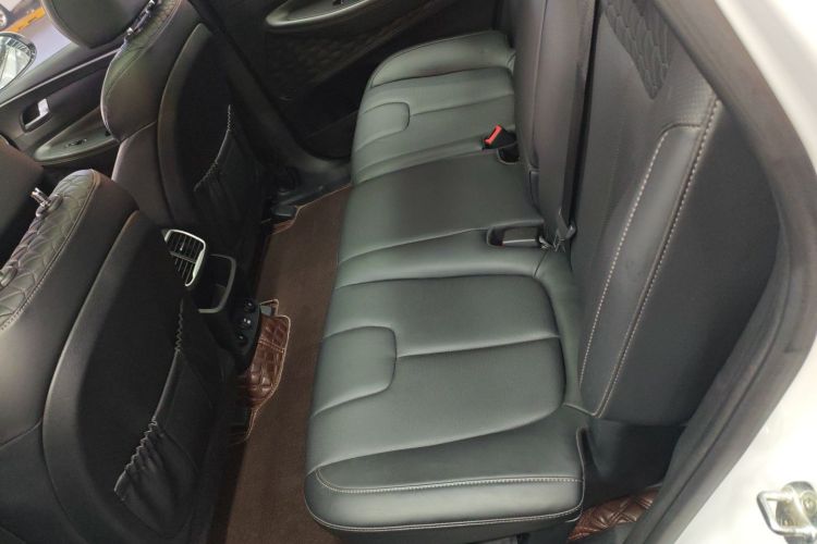 Hyundai Santa Fe 2019 car image #17