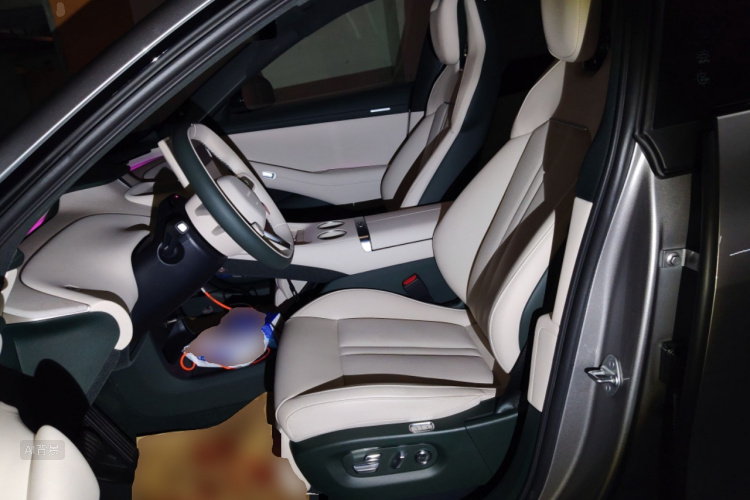 MI YU7 2025 imagen de coche #17