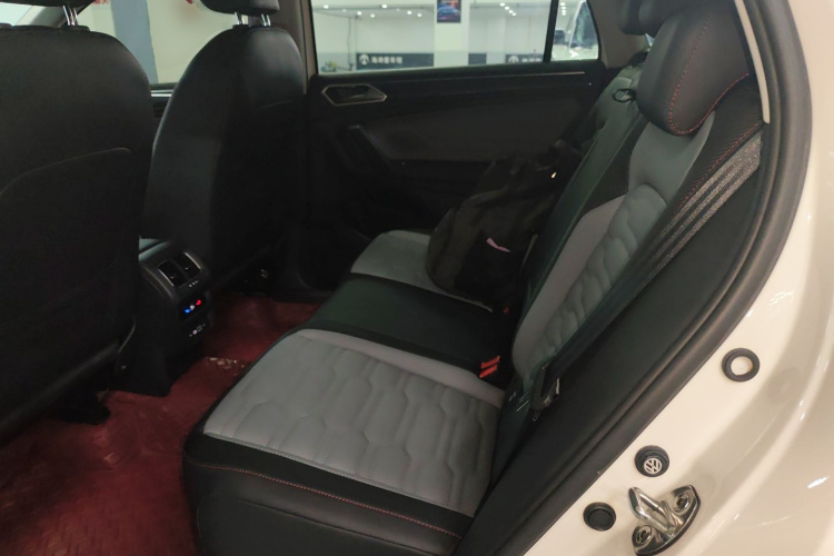 Volkswagen Tiguan X 2023 immagine di auto #17