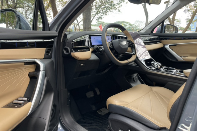 GEELY Boyue L 2024 car image #17