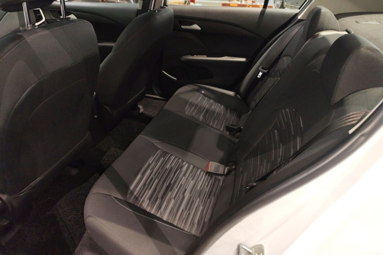 Chevrolet Cavalier 2019 صورة سيارة #17