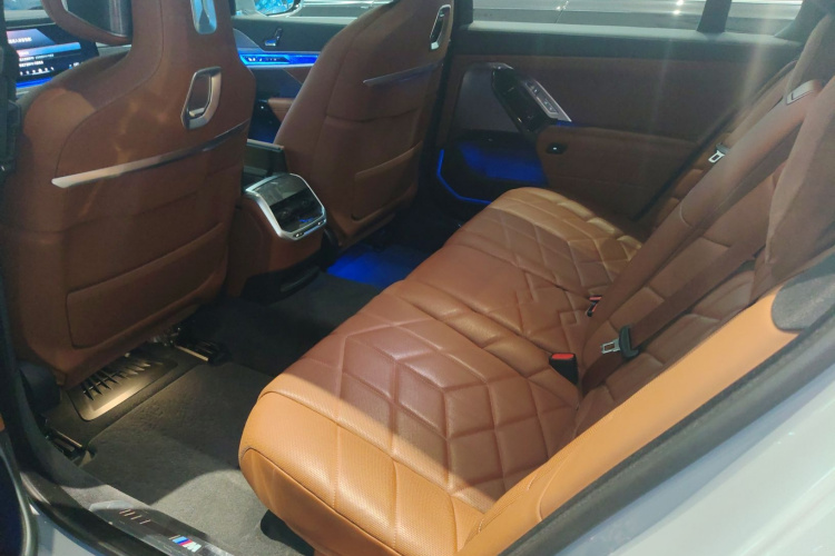 BMW i7 2025 изображение автомобиля #17