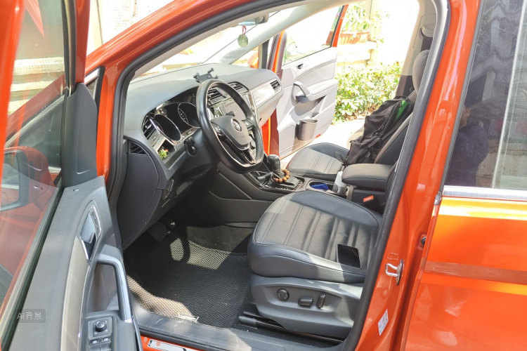 Volkswagen Touran 2020 car image #17