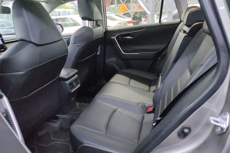 Toyota RAV4 2024 car image #17