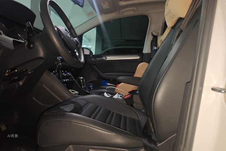 Volkswagen Touran 2018 car image #17