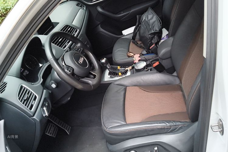 Audi Q3 2018 car image #17