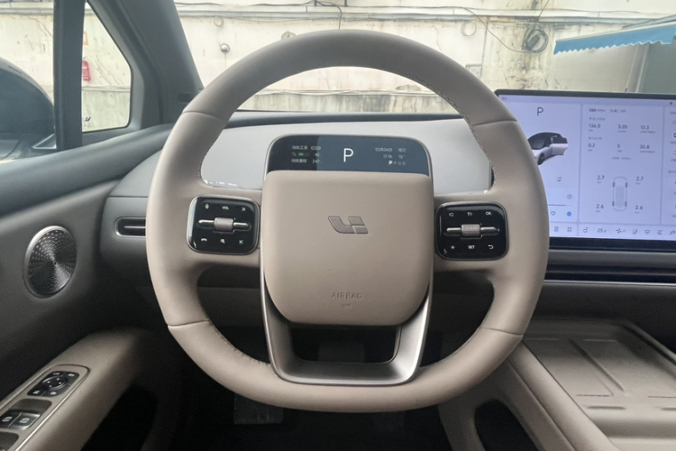 Li 2025 car image #17