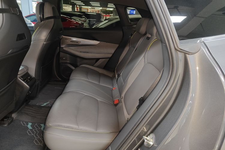 Lynk & Co 08 EM-P 2024 car image #17