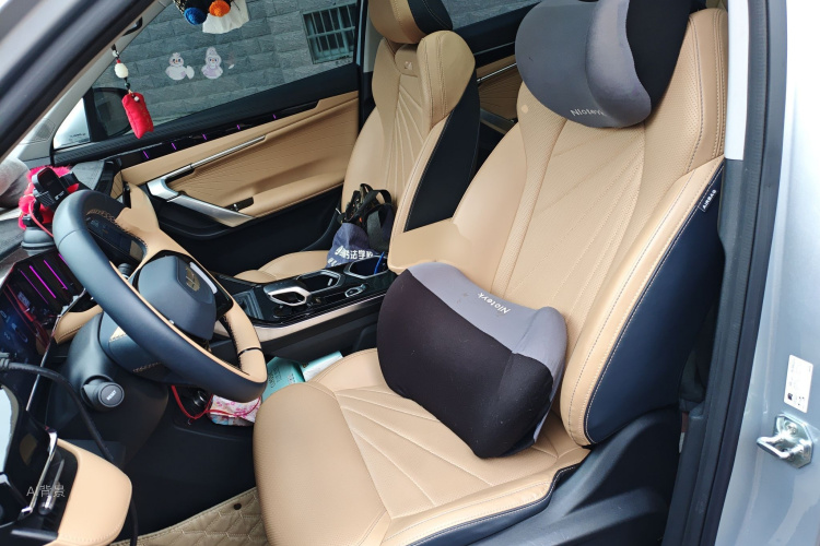 GEELY Boyue L 2024 car image #17