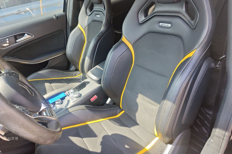 Mercedes-Benz GLA AMG 2018 immagine di auto #17