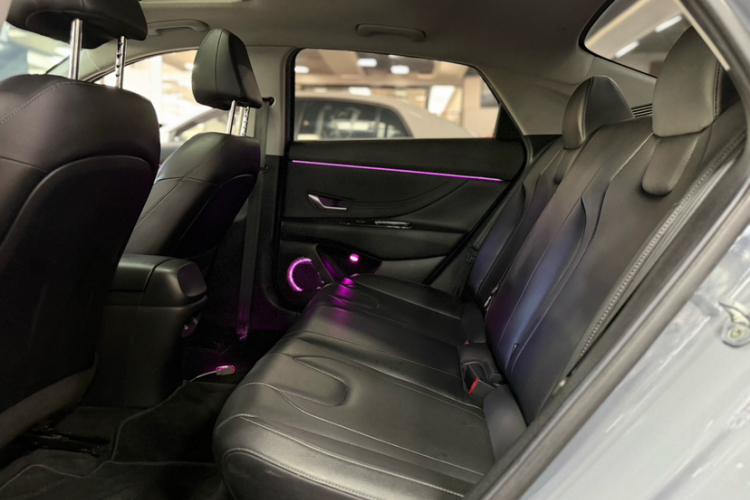 Hyundai Elantra 2020 immagine di auto #17