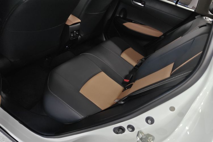 Toyota Frontlander 2023 car image #17
