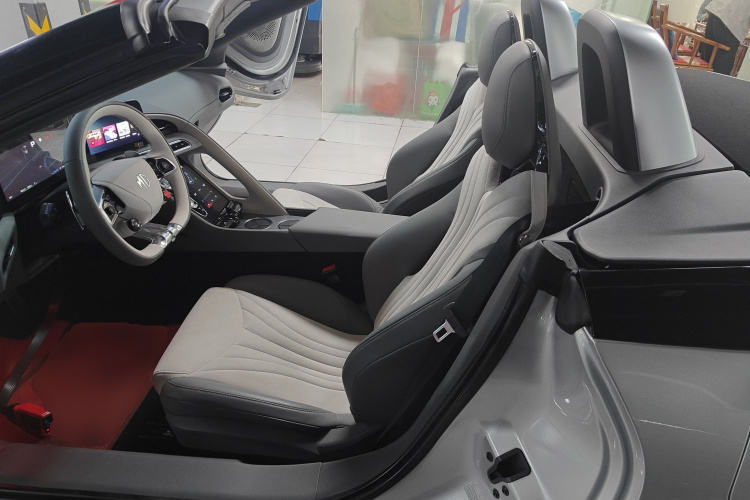 MG Cyberster 2024 immagine di auto #17