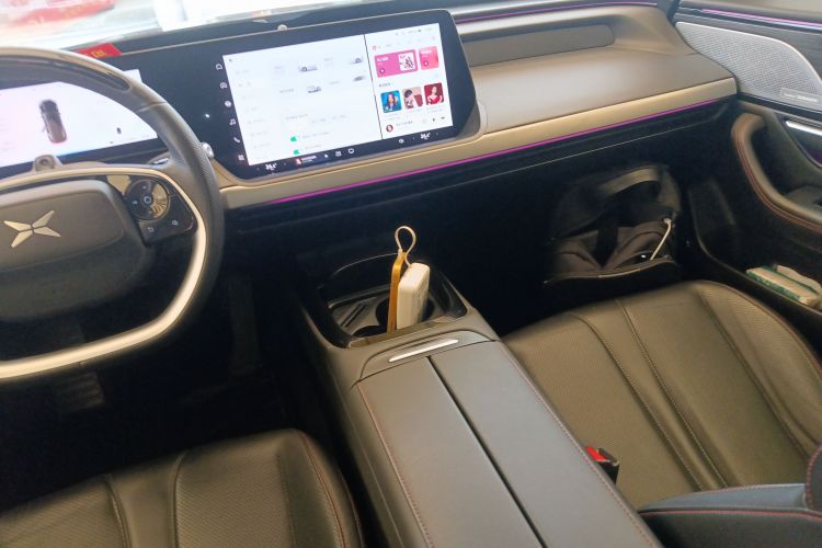 Xpeng P7 2021 صورة سيارة #17