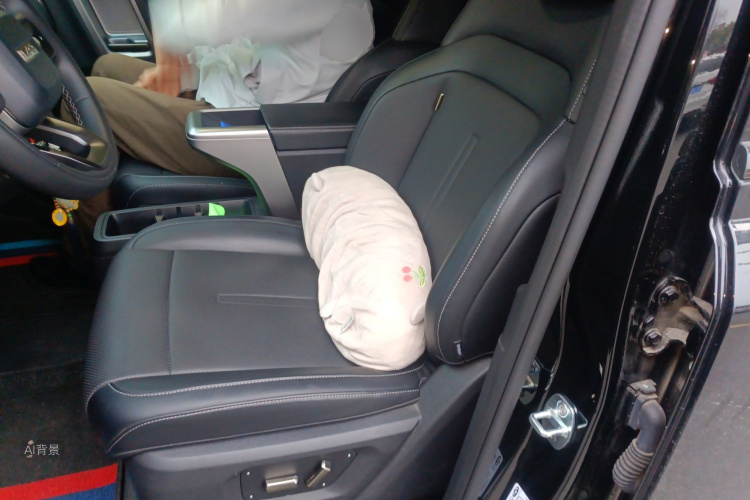 2025 car image #17