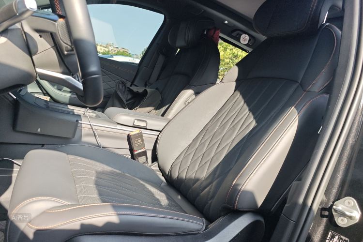 哪吒汽车 哪吒L 2024 汽车图片 #17