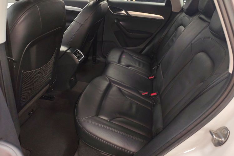 Audi Q3 2015 car image #17