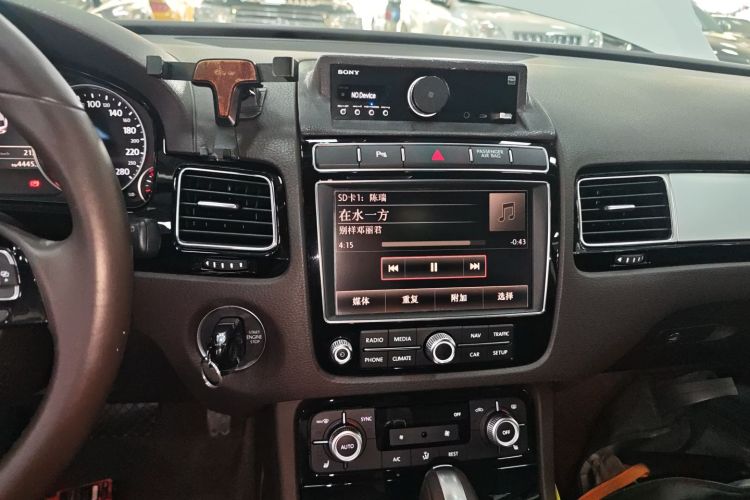 Volkswagen Touareg 2016 car image #17