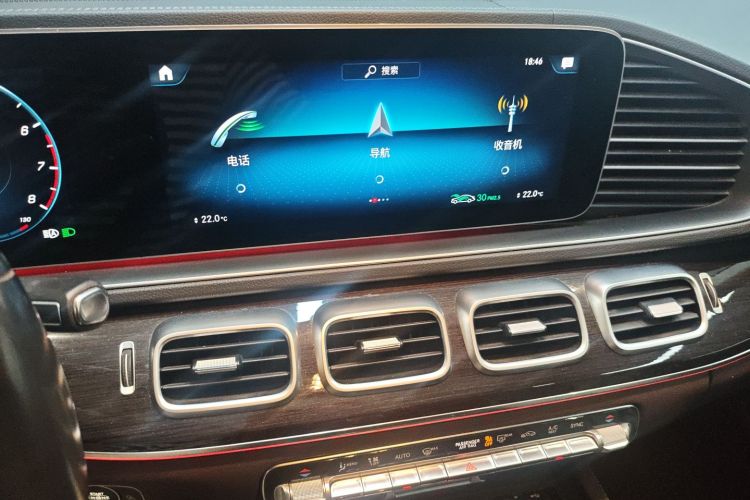 Mercedes-Benz GLE Class 2022 car image #17