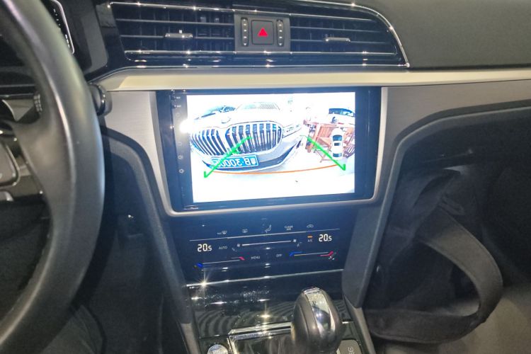 Volkswagen Lamando 2021 car image #17