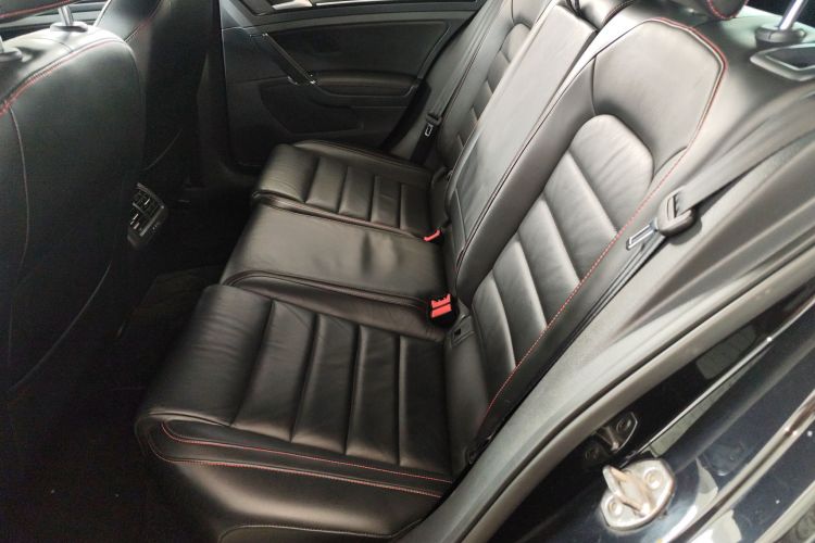 Volkswagen GolfGTI 2017 immagine di auto #17