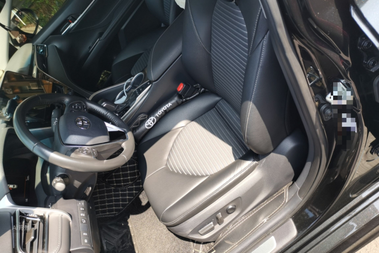 Toyota Camry 2024 car image #17