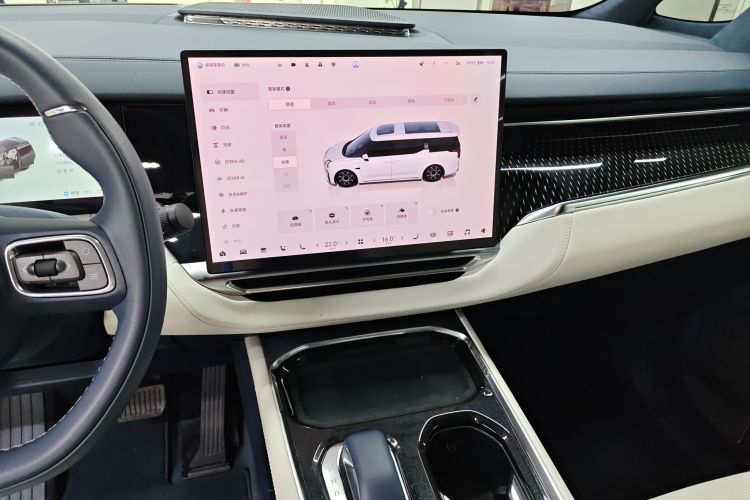 Zeekr 009 2025 car image #17