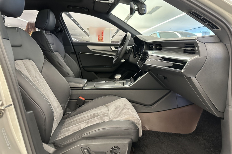 Audi A6L 2020 car image #17