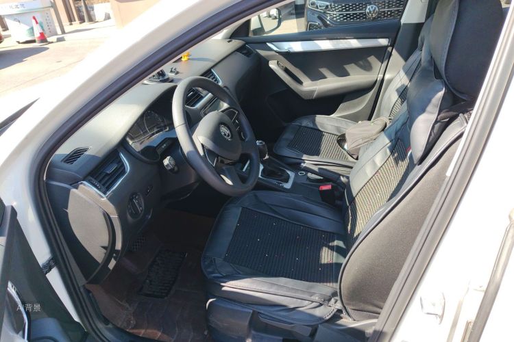 Skoda Octavia 2015 car image #17