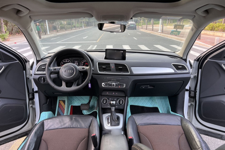 Audi Q3 2017 car image #17