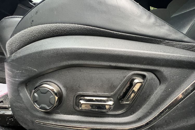 Lynk & Co 01 EM-P 2022 car image #17
