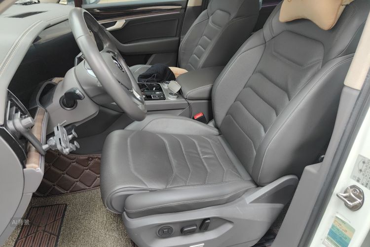 Volkswagen Touareg 2018 car image #17