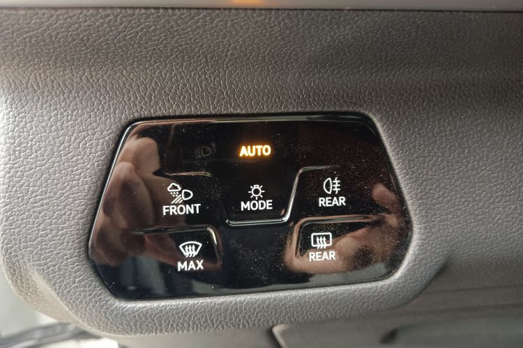 Volkswagen Tavendor 2024 car image #17