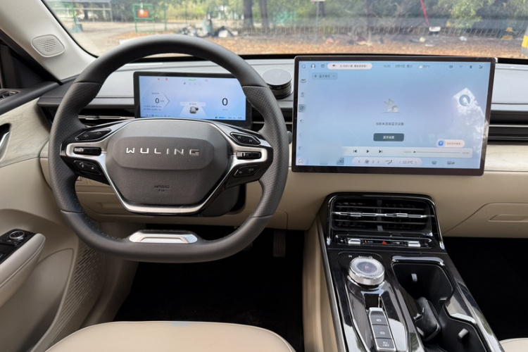 Wuling Starlight 2023 car image #17