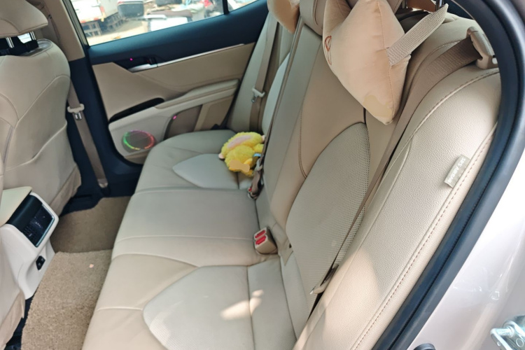 Toyota Camry 2023 immagine di auto #17