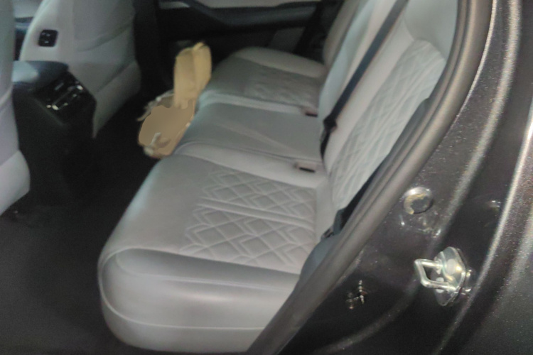 Changan UNI-K iDD 2022 car image #17