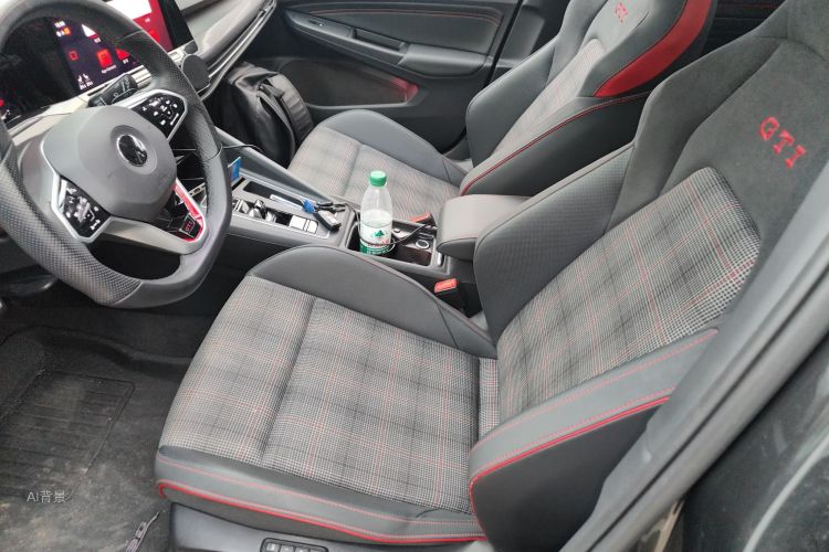 Volkswagen GolfGTI 2021 immagine di auto #17